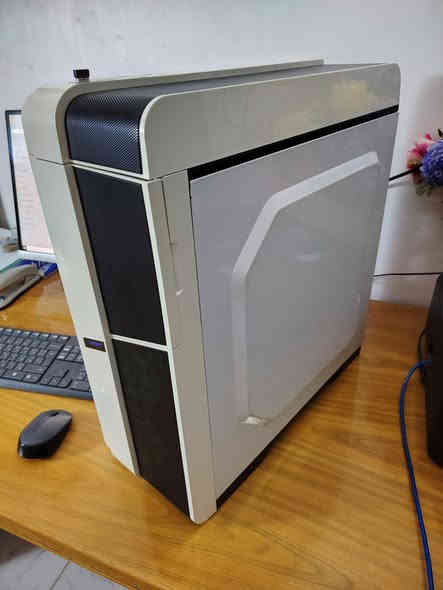 جهاز نظيف وشغال 100%، مناسب للدراسة والشغل وحتى البرامج الهندسية مثل AutoCAD وRevit وSolidWorks.
المواصفات:
 Core i5
GTX 1050Ti
 1T SSD
 8GB RAM
أداءه سريع وممتاز، جاهز للاستخدام بدون أي مشاكل.
للمهتمين أو للتجربة، راسلني على الخاص 
*********** وتساب
السعر 400،000 الف وبي مجال
ملاحظة فقط الكيس للبيع بدون شاشة

