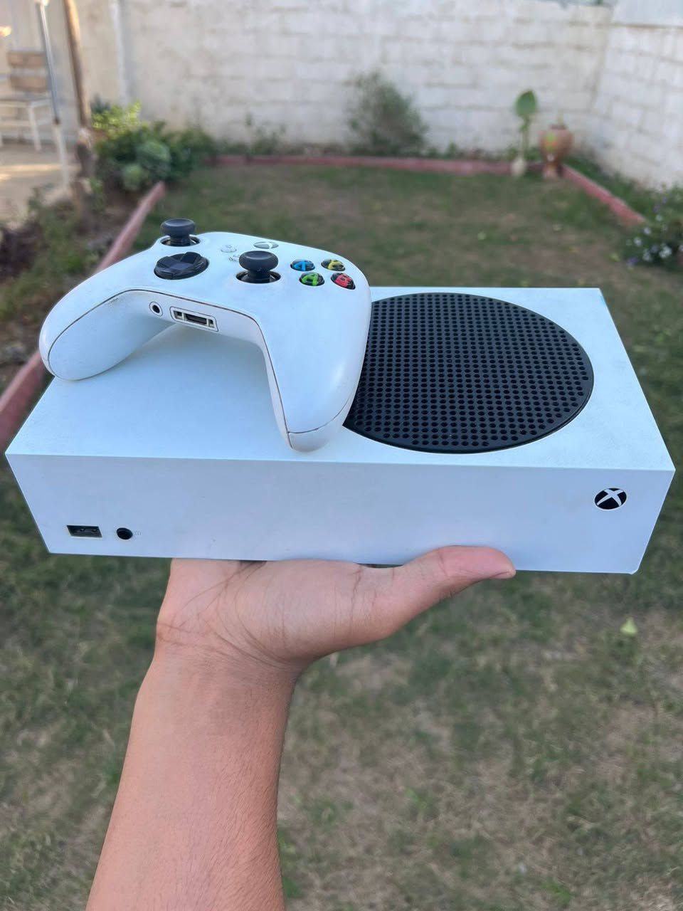 السلام عليكم سيريس اس للبيع اصدار ٢٠٢٢ ما ويا العاب كلش نضيف مفتوح تجي تفحص جويستك اصلي وكارتونه سعره ٣٤٠ نهايته بغداد حي العامل راسلني واتساب ***********
