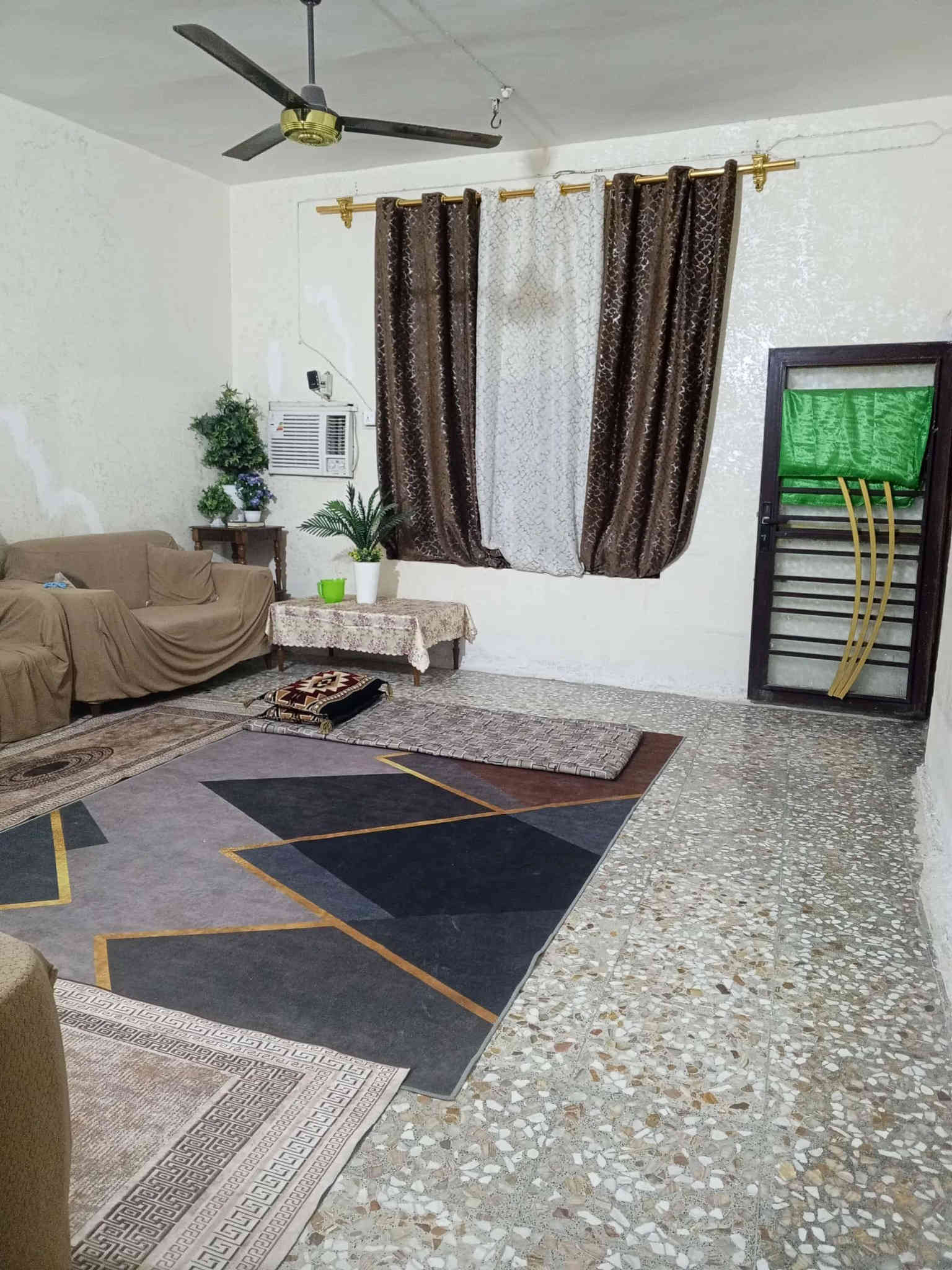 السلام عليكم
بيت للبيع زراعي المساحه ٢٦٠ متر العنوان بالسده حي النصر الثاني بكاع بيت حميد الخدمات كامله تفاصيل البيت غرفتين وصاله وستقبال ومطبخ وصحيات وطارمه كبيره السعر المطلوب ٤٧ مليون وبي مجال الاستفسار *********** // ***********
