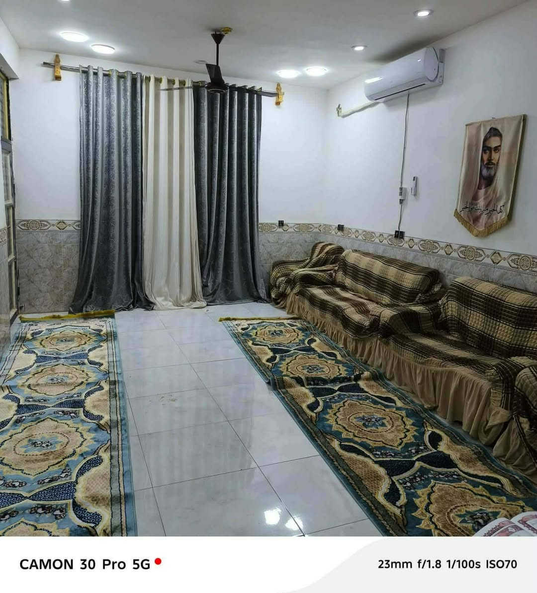 بيت للبيع او مراوس حي حكيم شارع زرزور قرب مدرسه مساحه 210متر طابوك كله يتكون من غرفتين نوم وصاله ومطبخ واستقبال مرقم من بلديه كهرباء بوري نضام سبالت تقطير أو بيع 60بيه مجال بيت فرعي ***********
