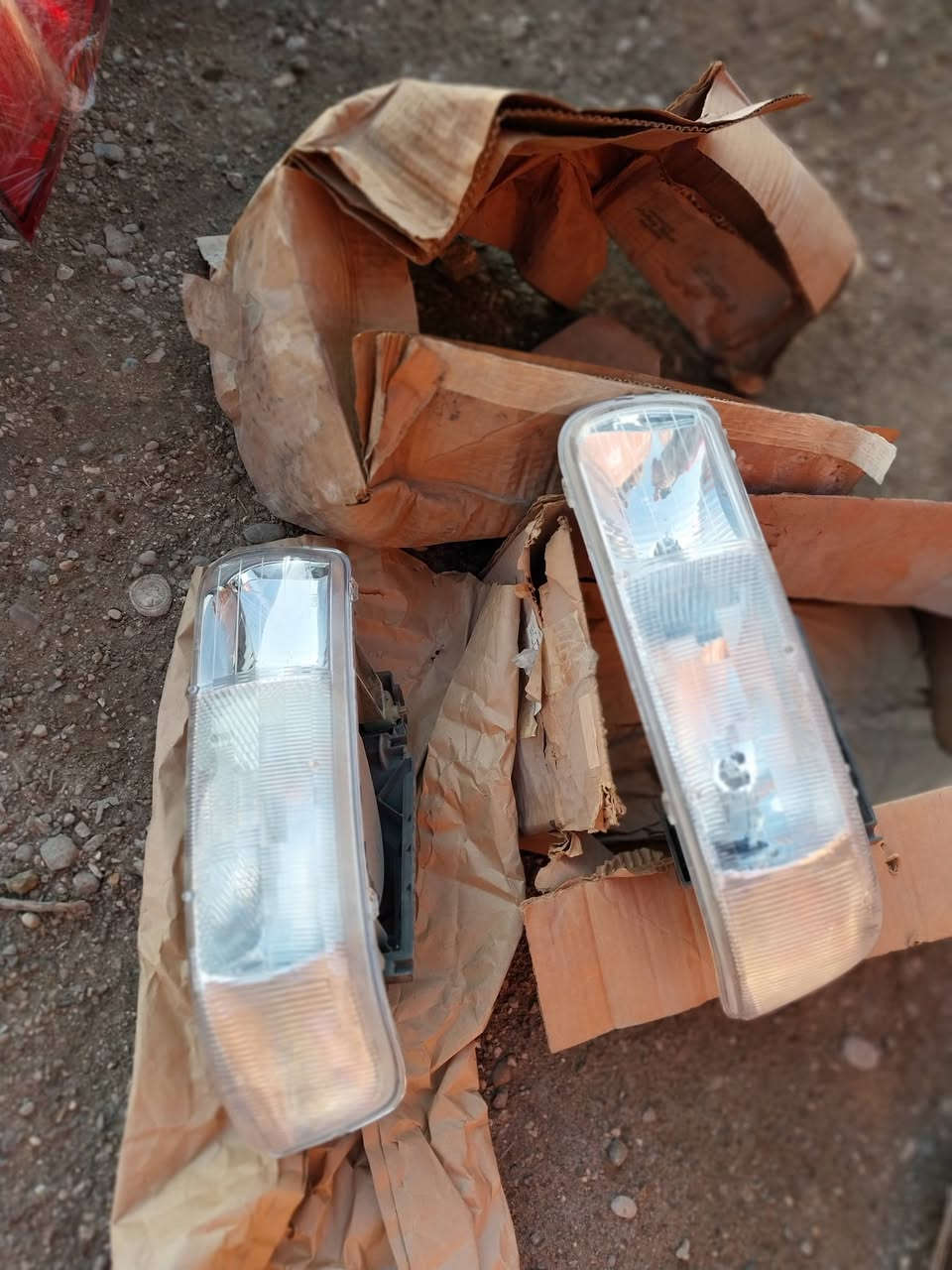 للبيع... لايت جمسي الفينية اصلي وكالة جديد وغير مستعمل صفحة السايق فقط .
العنوان// بغداد-باب الشيخ - خلف كراج النهضة. 
هاتف // ((***********))
