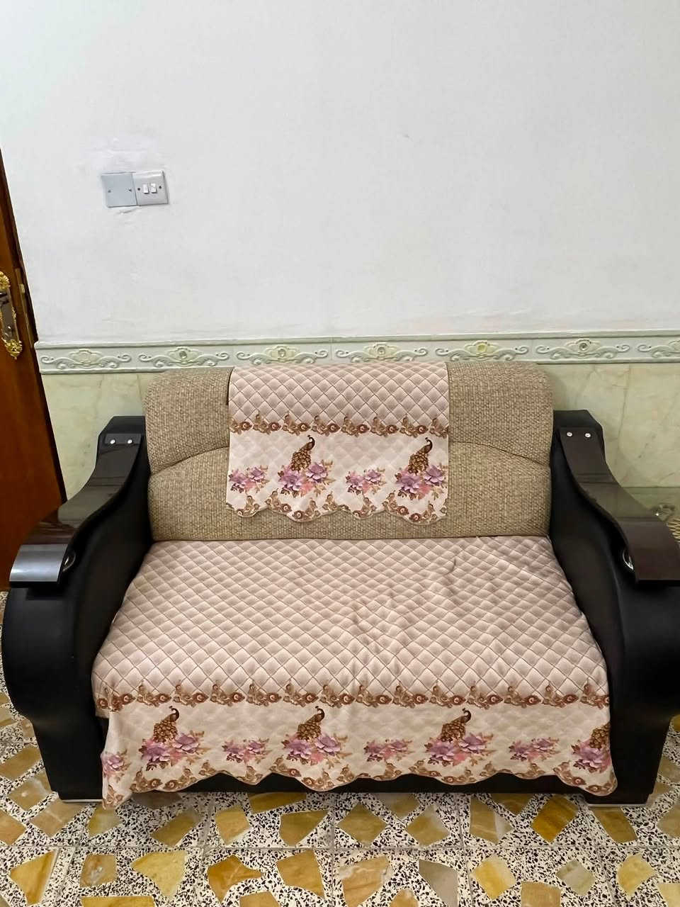 سلام عليكم هاي قنفات  قنفتين ام 3 نفرات + قنفيه ام 2 نفرات + قنفتين ام النفر السعر 350 وقابل للتفاوض مكاني نجف حي الجامعة وهذا رقمي للتواصل ***********
