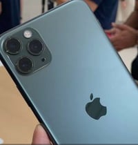 ايفون ١١ برو ماكس ذاكرة ٢٥٦ بطارية ٩٠ مرفوعة ١٠٠ ما داخل تصليح السعر ٤...