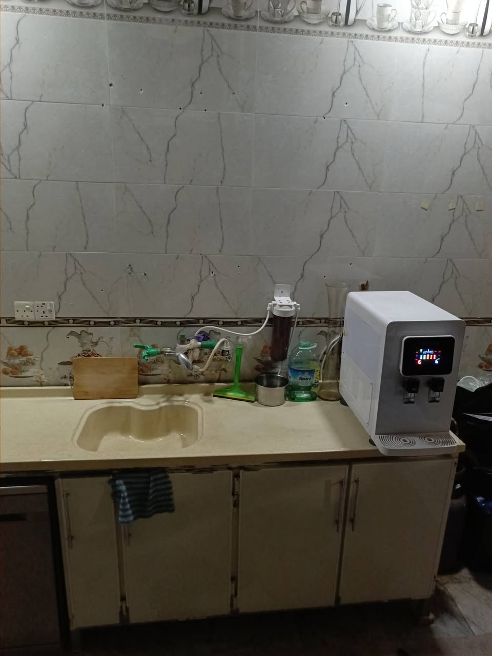 سلام عليكم لبيع كاونتر كامل معه لمحلق و سنك 500 وبي مجال
ديوان 10م تزكام جديد سعره ب600 وبي مجال
وهاذه رقمي و بل خدمه***********
