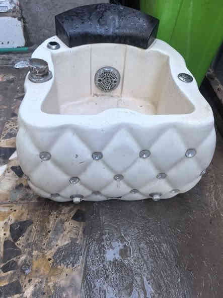 مكلف بالنشر!
حوض بدكير جديد نقص فقط خلاط سعر 55نهايته
*********** بغداد العبيدي
