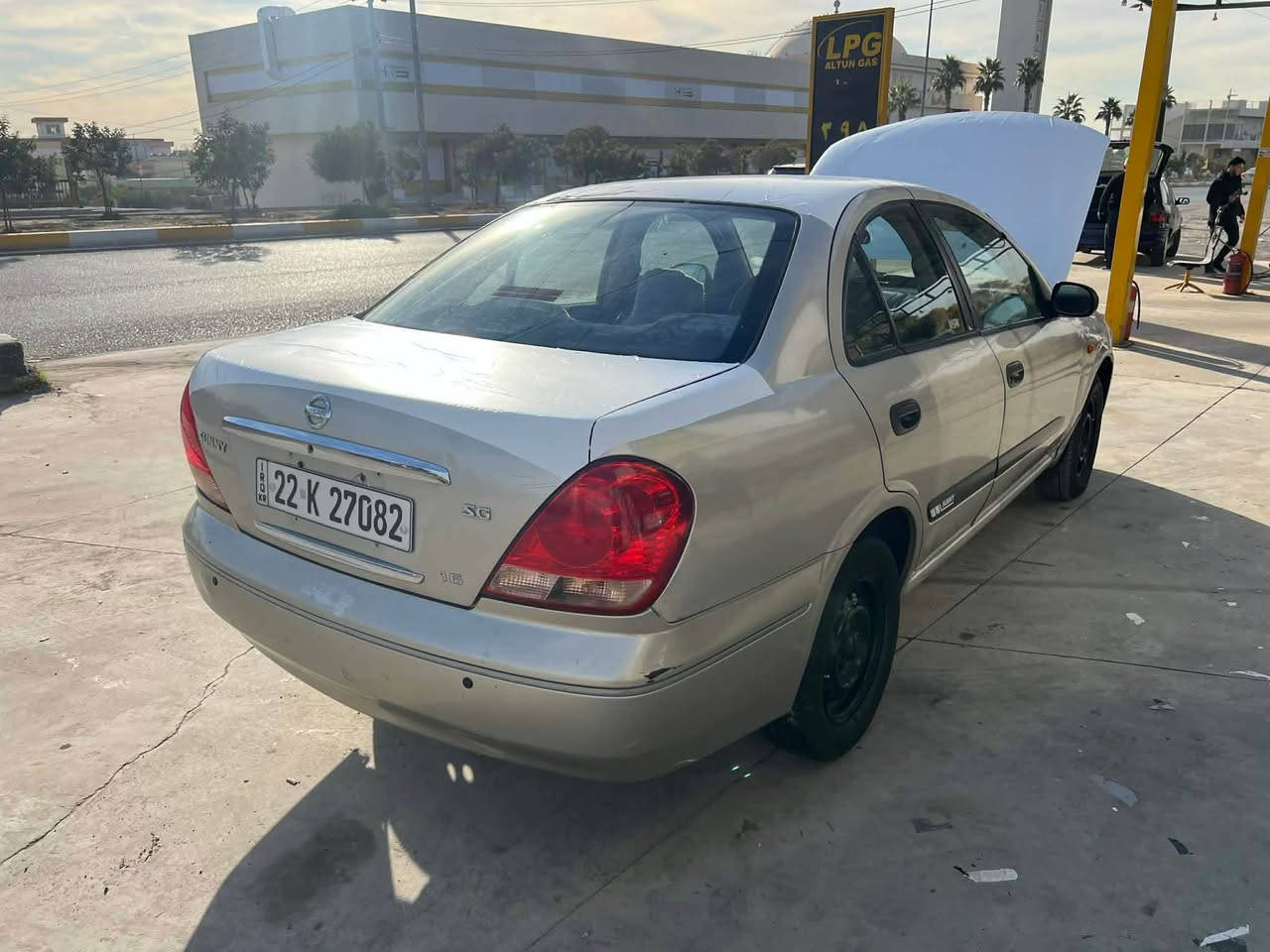 نیسان سەنی مۆدێل٢٠٠٤
بێ لێدران بێ سبوخ
کەمێک کاڵبونەوەی هەیە
گێڕ تۆماتیکە
تەبرید ساردو گەرم 
ڕەقەمو سەنەوی تازەیە
٤ تایەی نوێی بۆ بەسراوە
گێڕو مەکینە تەحویل خرامە بەشەرتە
سعری٧٢ مجال
ڕەقەم ساحێبی
*********** أربيل, العراق
