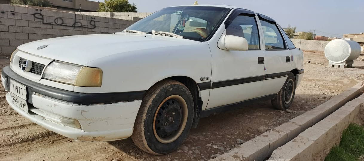 اوبل فيكتراه موديل1993 سنويه بسمي بيها كويون بانزيل شرط كير محرك سياره اربع اطارت جديده حداديه  جديد مسويها بطاريه جديد بيها صبغ جاملغ خلفي  سنويه منتهي 2020 سعرها 34 بيها مجال بصيط ***********
