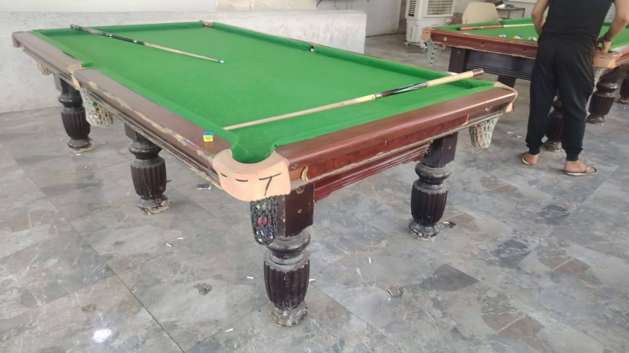 ميز بليارد للبيع انضاف العدد 2 السعر 400 وبيهم مجال مكاني الموصل باب جديد ***********/***********
