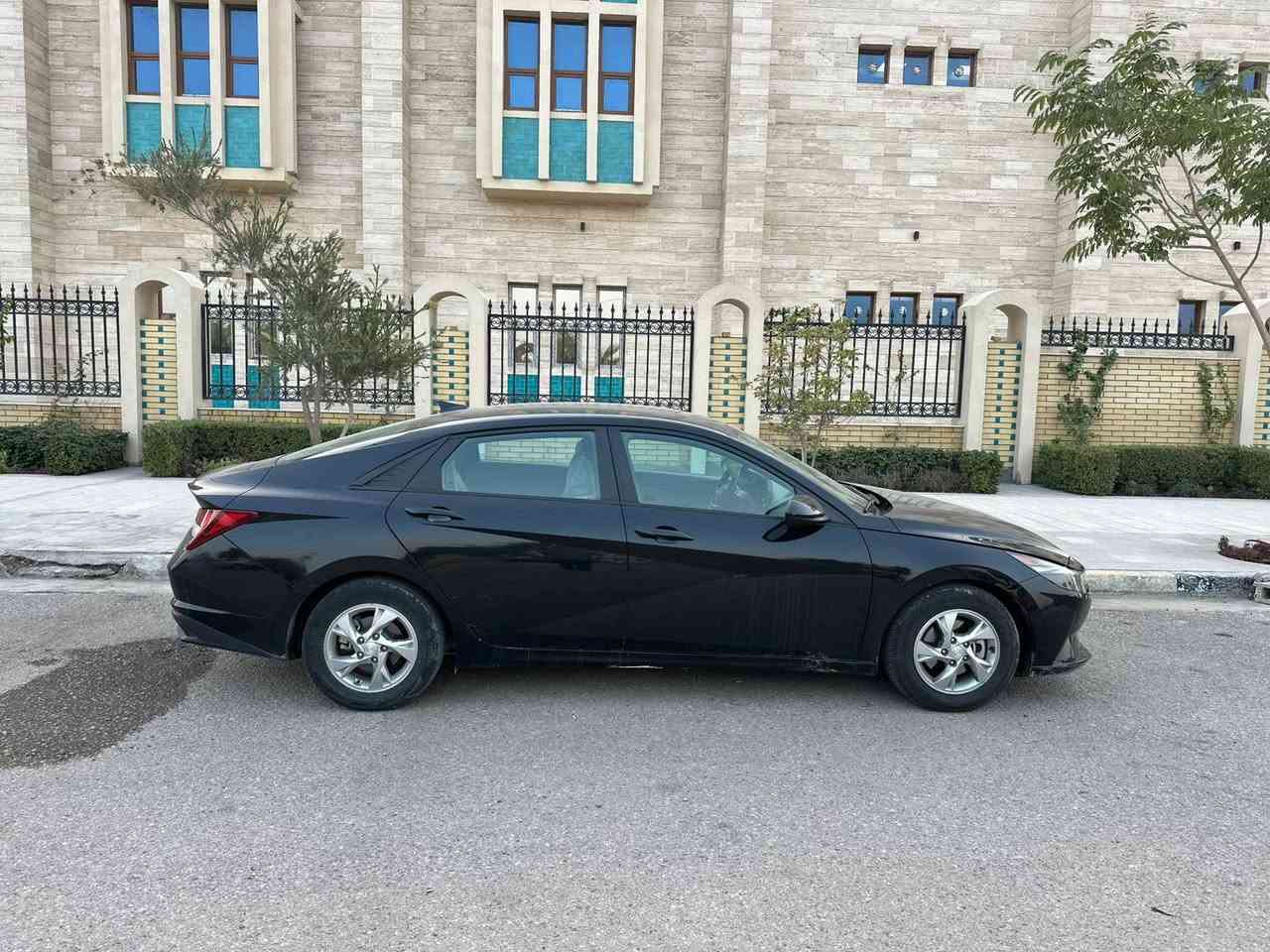 سلام عليكم الانترا مديل 21 بيها قطعتين صبغ جاملغ خلفي والباب والبنيد بارد ماشيه 89 محرك 2000 رقم كربلاء بسمي تحويل مباشر سياره جديده وجاهزه من كلشي نص فول السعر 145 وبيها مجال للشراي مكاني كربلاء حي العامل ***********
