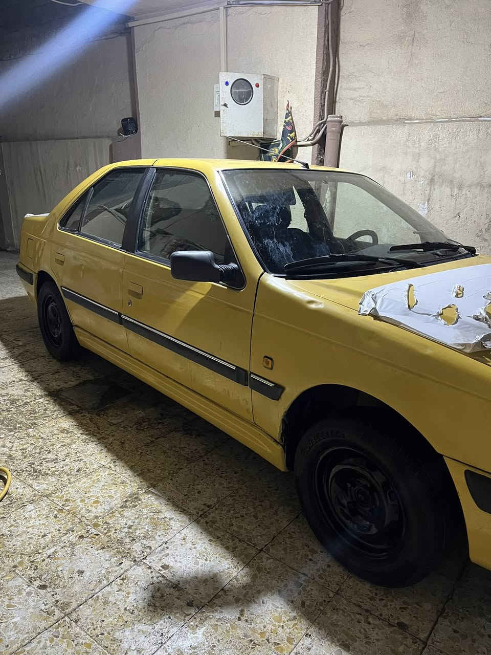 السلام عليكم  بيجو بارص مديل 2013  كير ومكينه وحداديه كفاله تبريد تدفئه شغال سياره حلوه وكاعده بيها دحجات مال دراجه مكانها نجف السعر 27$ متواجد ماسنجر واتساب فقط ***********
