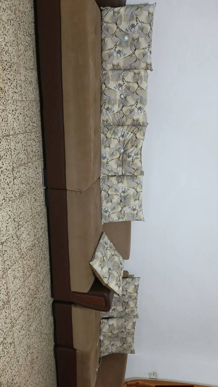 بسم الله على بركة الله
غرفة خشاب صاج اصلي حطاطه اخت الجديده نظافه 95من 100
بعقوبة كاطون 1600بيها مجال قليل 
***********
اريد اشيل واريد ابيعها واكو تخم نظيف جدا عالشوف كامل مع تخم مكتبي كلهن ب600مع 3طبلات مختلفة الاحجام ووحده كبيره.

