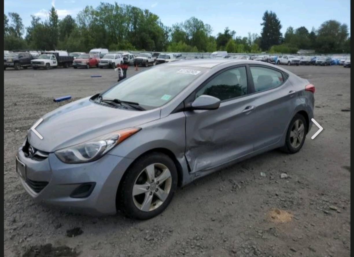 السلام عليكم
هيونداي النترا موديل 2013 أمريكي حادثها جاملغ باب امامي راجع نفسيتهن ليبل واحد  بدون دواخل شرط محرك 1800دوش  مكفول من تنقيص و تبخير 
تخم تاير صدر امامي خلفي كله جديد تبريد ثلج و دافئة رقم بغداد ألماني  مصفره هيئة غرامات سنويه لل2027 
مكاني بغداد الرصافه
السعر 100 مناسب وبيه مجال لشراي يتصل ***********