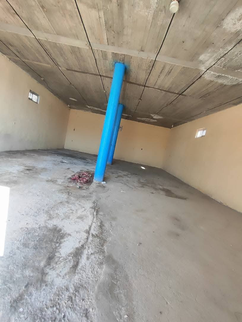 مخزن للايجار المساحه 160متر الطول 16م العرض 10متر الارتفاع 5م صب مسلح كربلاء شارع بغداد عامود 102 الاستفسار ***********
