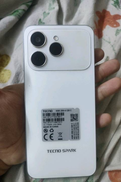 تكنو سباركKM5 ذاكرة256+4GB جهاز نضيف99% يشبه ايفون17 برو ماكس