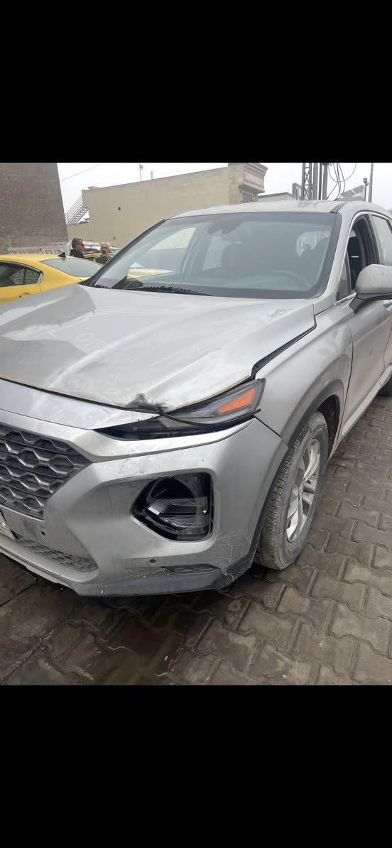 سلام عليكم سنتافي موديل 20 بسمي تبديل جاملغ فقط وصاربيهه حادث بلعراق خشم البنيد وبيهه اكلير باب السايق والباب خلف السايق ماشيه 56 كيلو بصمة كشن كهرباء بدون بانورامه وجلد وصندوق كهرباء مكلني بلديات شارع الكنيسه السعر 155 قابل للتفاوض ***********
