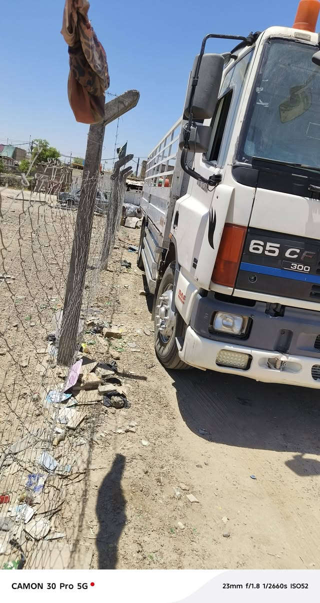السلام عليكم سياره داف موديل 2000 السياره بالاصل دنكر ماء ثقيل بيها وكاله مطلقه باسمي حق التحويل  سعر السياره 95 وبيها مجال المكان بغداد الغزاليه تفاصيل على رقم الهاتف ***********
