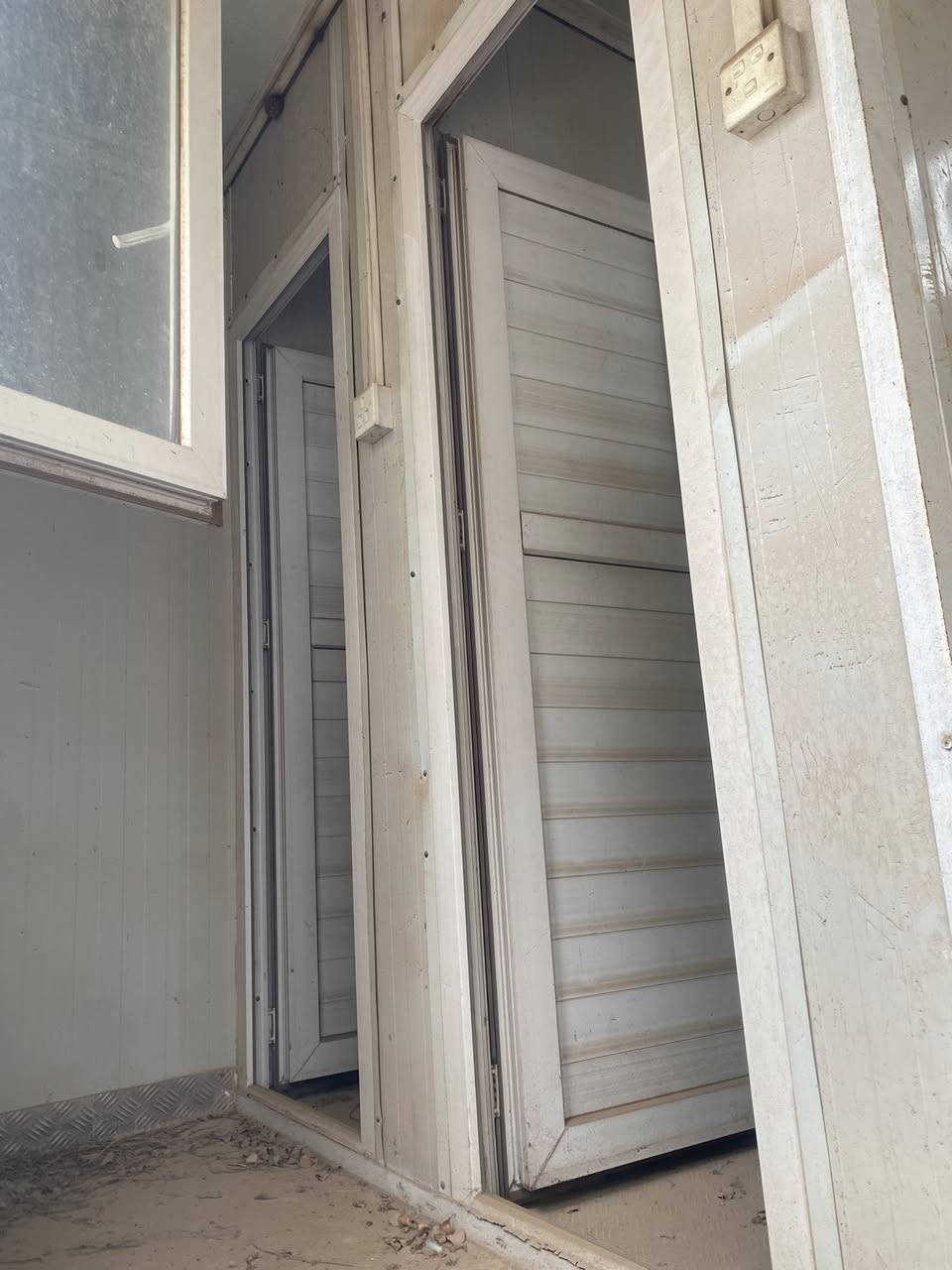 سلام عليكم كرفان صحيات متحرك(شاصي اربع اطارات)أبعاد (3في 2.500)متر السعر (مليون و750) وبي مجال بسيط :
لتواصل ***********
متواجد خاص
