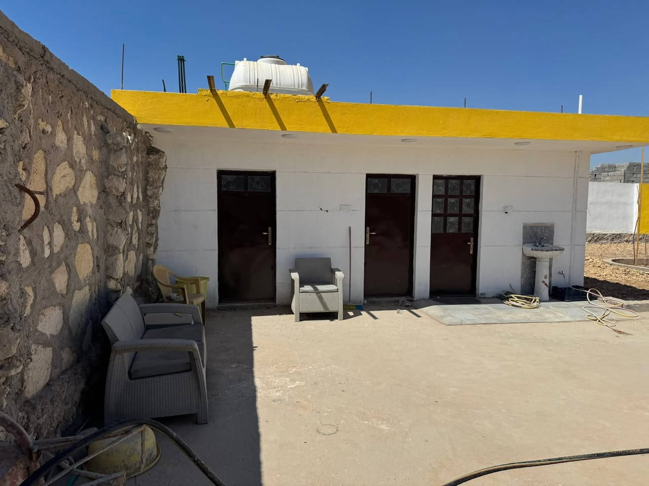 دونم للبيع مثل ما موضح بالصور والفيديو  المكان مقاطعة 3 قرب فلكة الدبس الاستفسار ***********
