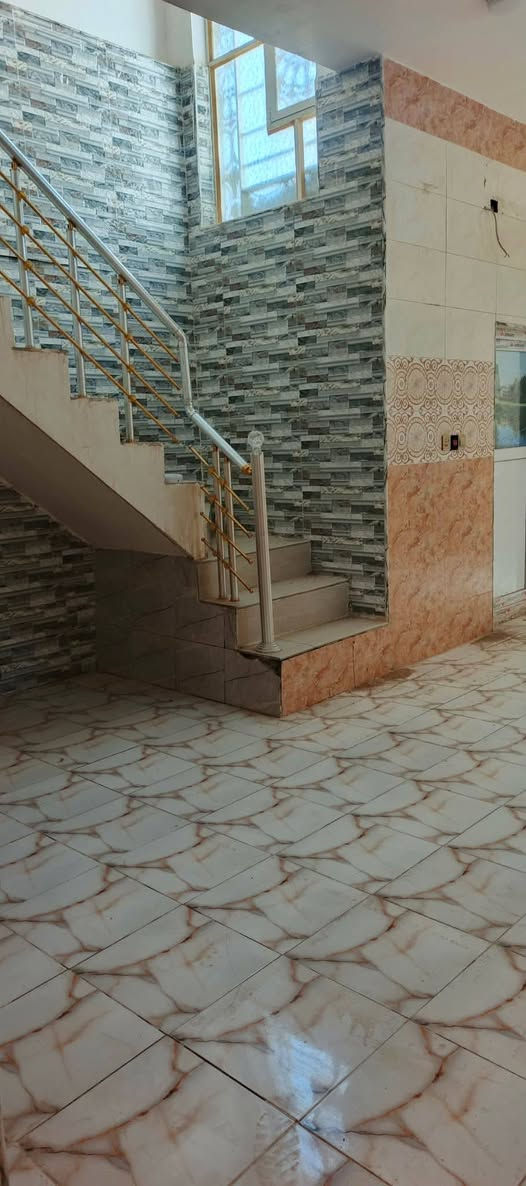 بيت للايجار 100 متر
نجف حي النداء بداية شارع المكاتب مقابل عمود 36 
قرب المدارس وقرب السوق وخط الكيات.
يحتوي على غرفة و(صالة ومطبخ)مشترك واستقبال وصحيات داخلية وخارجية.
سعر الايجار 250 الف


**إذا كنت صاحب هذا الإعلان وتريد حذفه لأي سبب، رجاءا أرسل رسالة إلى الدعم الفني**