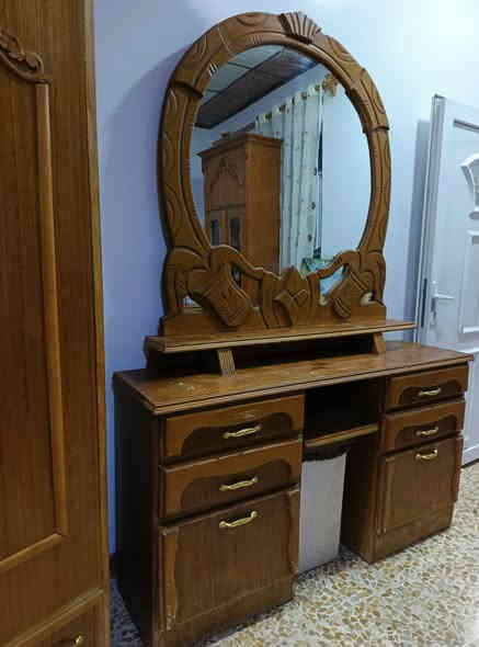 غرفة نوم للبيع خشب عراقي ثقيل 5 قطع قنصور5 أبواب مع ملحق+زاويه +ميز تواليت+تخت+ كومدينة عدد2  السعر ب((550))ألف  العنوان . موصل الأيمن
***********
***********
