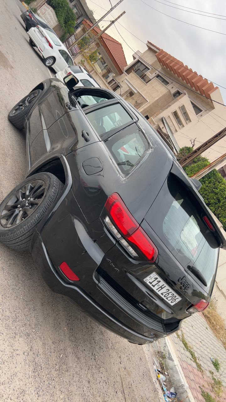 سعر مناسب جدا
جيب كراند شيروكي  مديل 2018

فول مواصفات بصمة 6 سلندر فورويل
ابيعلك صبغ عام اثر طخطخات وشبر بلقماره صبغ 

المحرك : V6.  3.6L . 

العداد :  205  km

المواصفات : 4x4

* قيادة ذاتية عند المنعطفات. 

* رادار امامي مع مانع تصادم . 

* تحذير الخروج عن المسار . 

* مستشعر نوم السائق مع نظام التوقف الآلي 

* تحذير النقطة عمياء

* شاحن موبايل 

* ⁠تبترونيك كير بالستيرن

* ويل كب بلاك توب قياس  20 انج ..  

* كاميرة . 

* المصابيح الأمامية زنون 

* دخول ذكي. . 

* تشغيل عن بعد .

* الصندوق الخلفيي كهربائي

* حساسات خلفية  .

* مكيف خلفي مع وحدة تحكم منفصلة . 

* تدفئة كشنات + ستيرن +تبريد

بانوراما. 

* مانع تصادم خلفي 

* محدد سرعة . 

* نظام التشغيل والاطفاء الاوتوماتيكي .

* نظام بريك اوتماتيكي

.:: السعر 155$

***********
