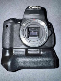 كاميرا كانون 700D • نظيفه ١٠٠٪ • عدسه اصليه