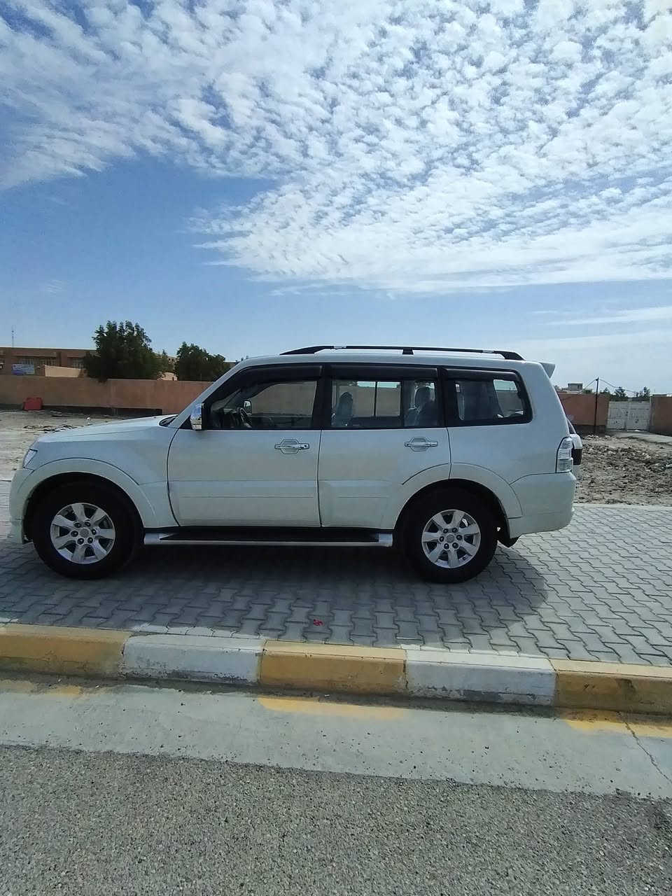 سلام عليكم باجيرو 2010حبتور فول موصفات السياره مكفوله كفاله عامه ماعده بارد قليل بجاملغ الخلفي السياره حلوه وجديده وجاهزه من كلشي رقم بغدا تحويل ثاني يوم مكانه كوت الخاجيه شارع 30 باقي التفاصيل ***********
