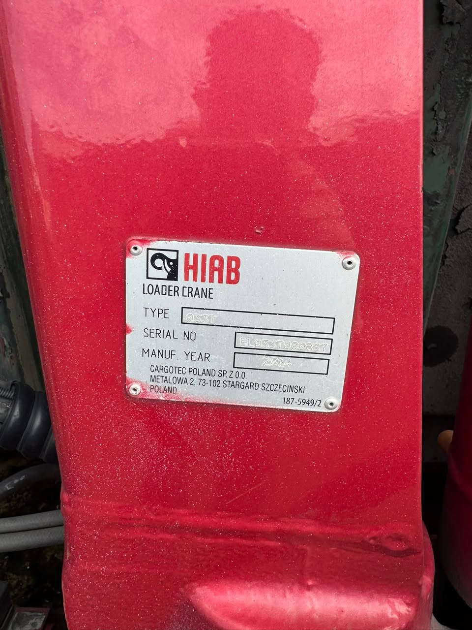 رافعة هيدروليكية للشاحنات HIAB 033T
� للبيع رافعة HIAB 033T موديل 2014 — حمولة 2.3 طن — مع ريموت تحكم لاسلكي — صناعة سويدية / تجميع بولندي
للاستفسار اتصل ***********
مكان بغداد 

المواصفات الفنية

البند المواصفة
الشركة المصنعة HIAB
بلد المنشأ السويد (تجميع بولندا)
الموديل HIAB 033T
سنة الصنع 2014
النوع رافعة هيدروليكية للشاحنات
أقصى حمولة رفع حوالي 2.3 طن
عزم الرفع 3.3 طن-متر
أقصى امتداد للذراع 4.8 متر
الحمولة عند أقصى امتداد حوالي 670 كغم
زاوية الدوران 330 درجة
نظام التشغيل هيدروليكي
الدعامات الجانبية موجودة
ريموت تحكم لاسلكي موجود
الوزن التقريبي للرافعة 295 – 335 كغم

المميزات
• ريموت تحكم لاسلكي لتشغيل الرافعة عن بُعد.
• دعامات تثبيت جانبية لزيادة الأمان أثناء العمل.
• مناسبة لتحميل الحديد والأنابيب والمولدات والمعدات.
• صناعة HIAB المعروفة عالمياً بالقوة والاعتمادية.
• موديل 2014 بحالة جيدة.

قدرات الرفع التقريبية

المسافة من الرافعة الحمولة
1.5 متر 2310 كغم
2.5 متر 1330 كغم
3.7 متر 880 كغم
4.8 متر 670 كغم

الحالة:
رافعة مستعملة مع ريموت تحكم لاسلكي، تباع كما هي، والمعاينة على الطبيعة.
