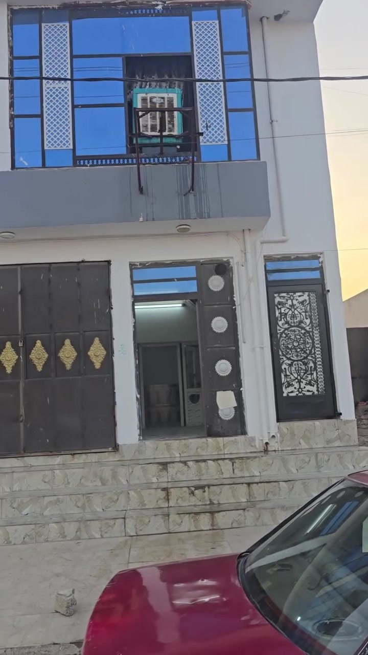 يتوفر دار للإيجار 100متر ارضي غرفتين نوم واستقبال ومطبخ وصحيات بحي الاسرى والمفقودين بدل الإيجار 200 ألف عقارات ابو وحيد ***********
