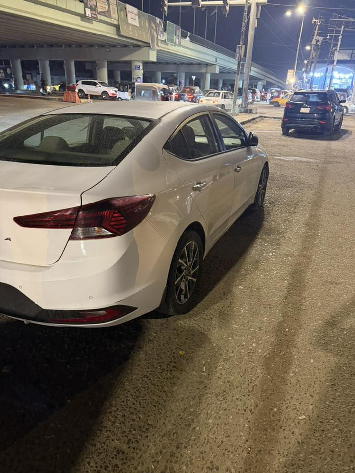 النترا موديل 2020 خليجي ماشيه 70 لون ابيض تبديل جاملغ امامي والباب امامي جهه السايق اصلي وكاله ويوجد بيه صبغ باب الخلفي ما الجاملغ الخلفي ايسر وحسب السونار منشور ماكان السياره ميسان العماره اواتصال عالرقم ***********
