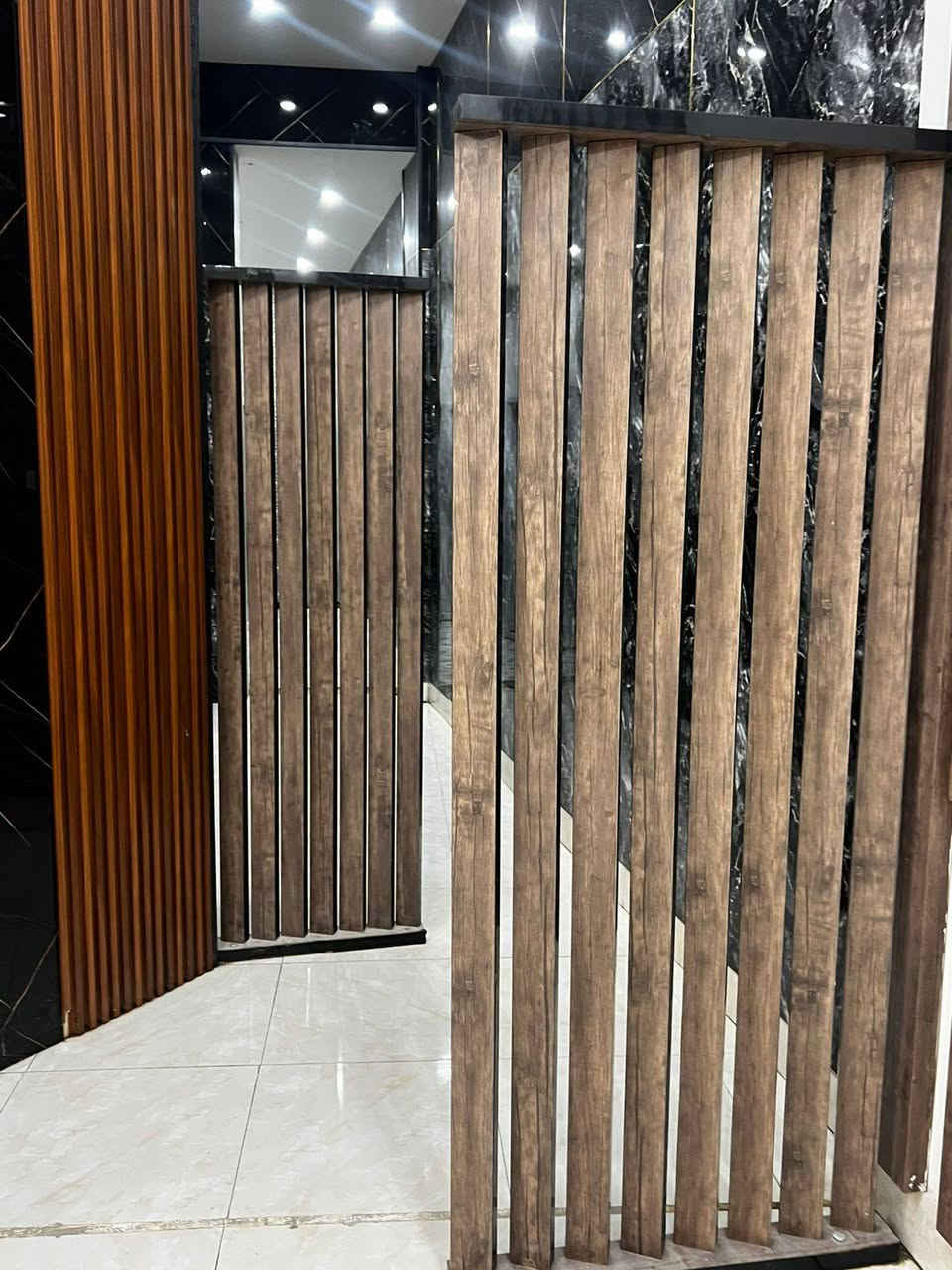 للبيع ميوزة طعام وكراسي اصليات خشب زان الرقم واتساب ***********
