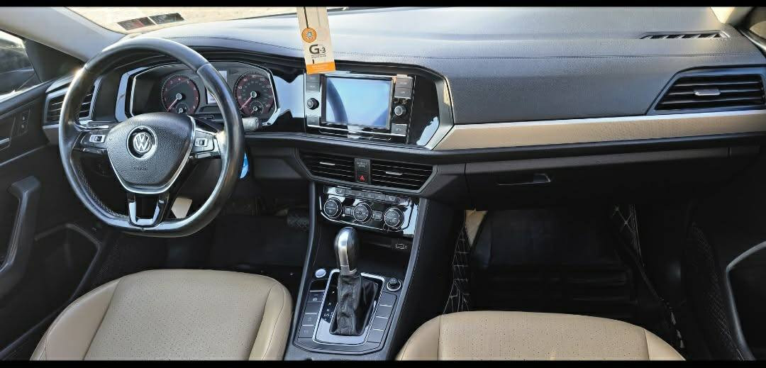 السلام عليكم
فولكس واكن جيتا 2019 رقم بغداد انكليزي بأسمي حادثه بالصور ماشيه ١٨٩ مكينه ١٤٠٠تيربو فول مواصفات بصمه تشغيل بنوراما تحكمات ستيرن شاشه حساسات كشنات جلد مكينه وكير وحداديه كفاله وتبريد ثلج  السعر ١٣٥ وبيه مجال 
مكاني الديوانيه قضاء عفك


**إذا كنت صاحب هذا الإعلان وتريد حذفه لأي سبب، رجاءا أرسل رسالة إلى الدعم الفني**