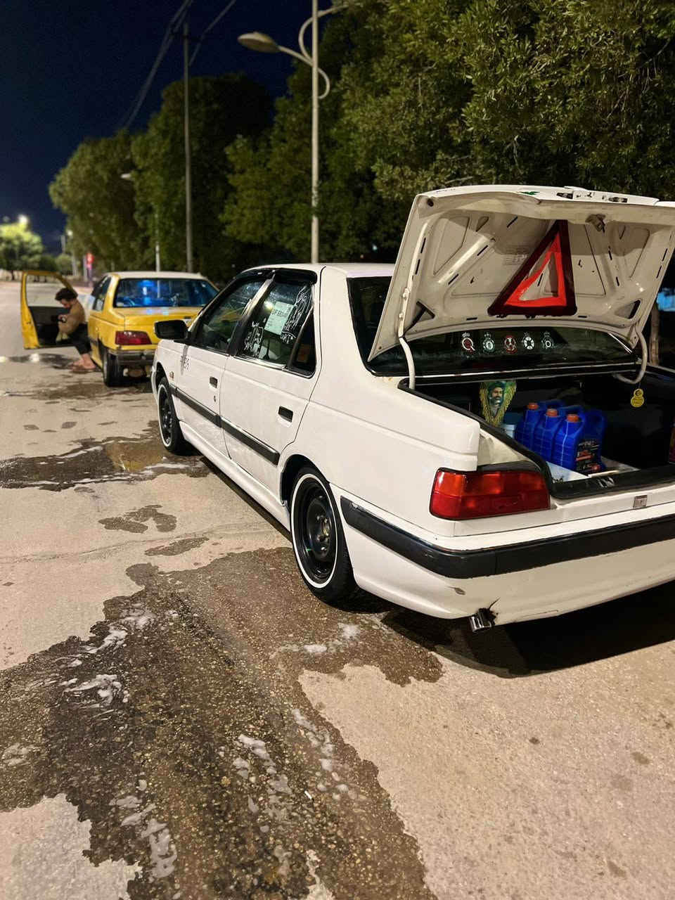 السلام عليكم بيجو بارص للبيع موديل 11
رقم انكليزي. سنويه باسمي جديده مداور ثانيوم 
بدون حادث. بنيد مبدل لهلالات لخلفيه معمره سياره بلادي وضع شركه ملضومه زنون. تخم تاير جديد باتري جديد ادامه كامله نقص برغي مابيها سستم كامل ودمام شاشه. هورنات يوكن وبلادي 
ملاحضه (لسياره بيها غراض كلش اهواي. هيه وغراضها. 
45)مكان بابل نادر الثانيه رقم ***********
