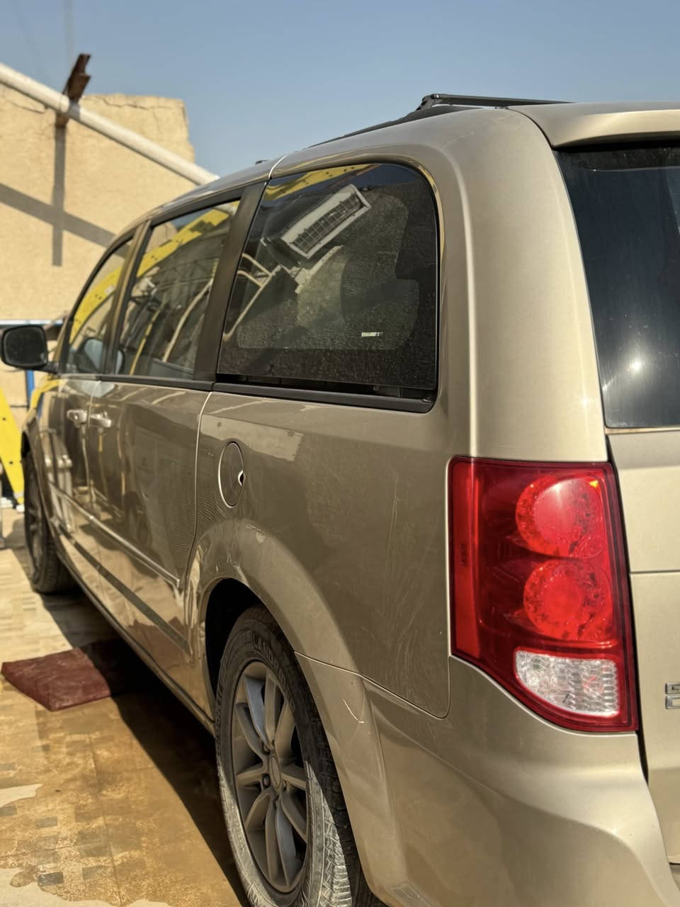 السلام عليكم
سياره دوج كرفان ٢٠١٤
سياره جي تي
سياره كلين بدون حادث
سياره كامل مواصفات واحد على واحد
سياره ابواب كهربائي
جنطه كهربائيه
بردات بلاديه
كراسي اماميه كهربائيه
كراسي خلفيه و اماميه تدفئه
تشغيل عن بعد
تبريد ٣ قطع ثلج
محرك ٣٦٠٠
تخم تاير جديد
السياره رقمها بغداد
سياره ما مشتغله على الخط مال بيت 
السعر ١٦٥ وبيها مجال 
مكاني بغداد 
الرقم ***********
