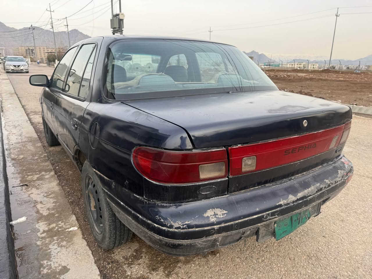 کیا سیڤیا مۆدێل ١٩٩٣ 
گێڕ ئۆتۆماتیکی ٨وبەخ 
سبوغ عام کراوە بەس سەقفی بەشەرتە 
پلاک و فیت پەمپ و نۆزڵ و مەسفیەی تازەی لەسەرە 
لایتەکانی بەرز و نزم ئەکرێت هەر چوار جامی کارەباییە
سویچ کۆنتڕۆلە  قفڵ مەرکەزیە سپێری تازە 
تەبریدی گەرمی هەیە 
کەمێک ڕۆنی لێ ناچێت 
٣ساڵە لای خۆمە 
شوێن ڕانیە
ڕەقەم:*********** رانية, السليمانية
