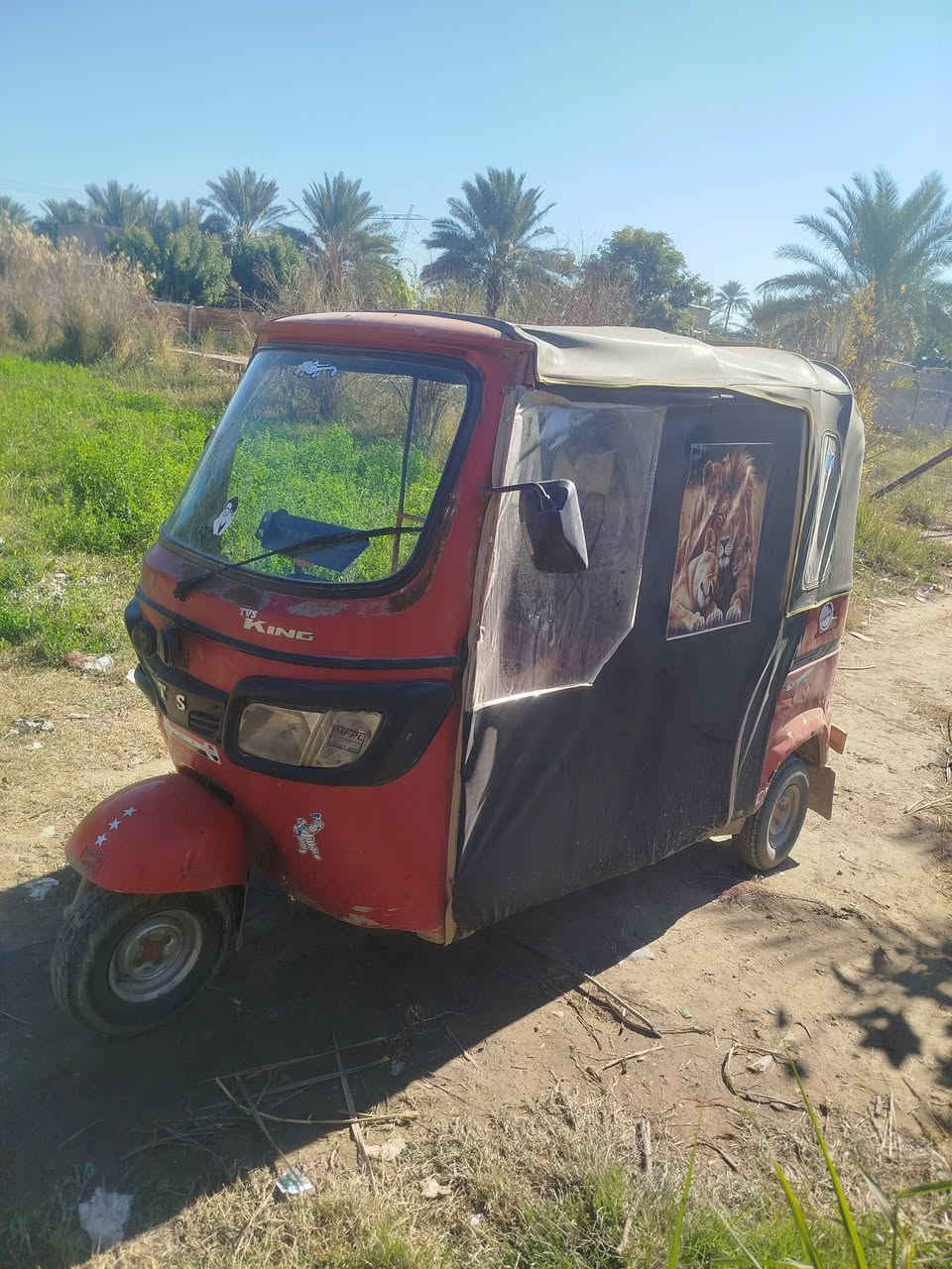 سلام عليكم تكتك TVSللبيع  موديل 18 اوراق اصوليه مكفوله من التبخير والتنقيص تكتك جاهزه بيه خياسات تكتك كامله مكمله كبل للشارع كهربائياته كله شغاله  
للستفسار *********** متواجد ع فيس وع خط مكان الحمزه الغربي سعره 3 وبيه مجال حك الجيه
