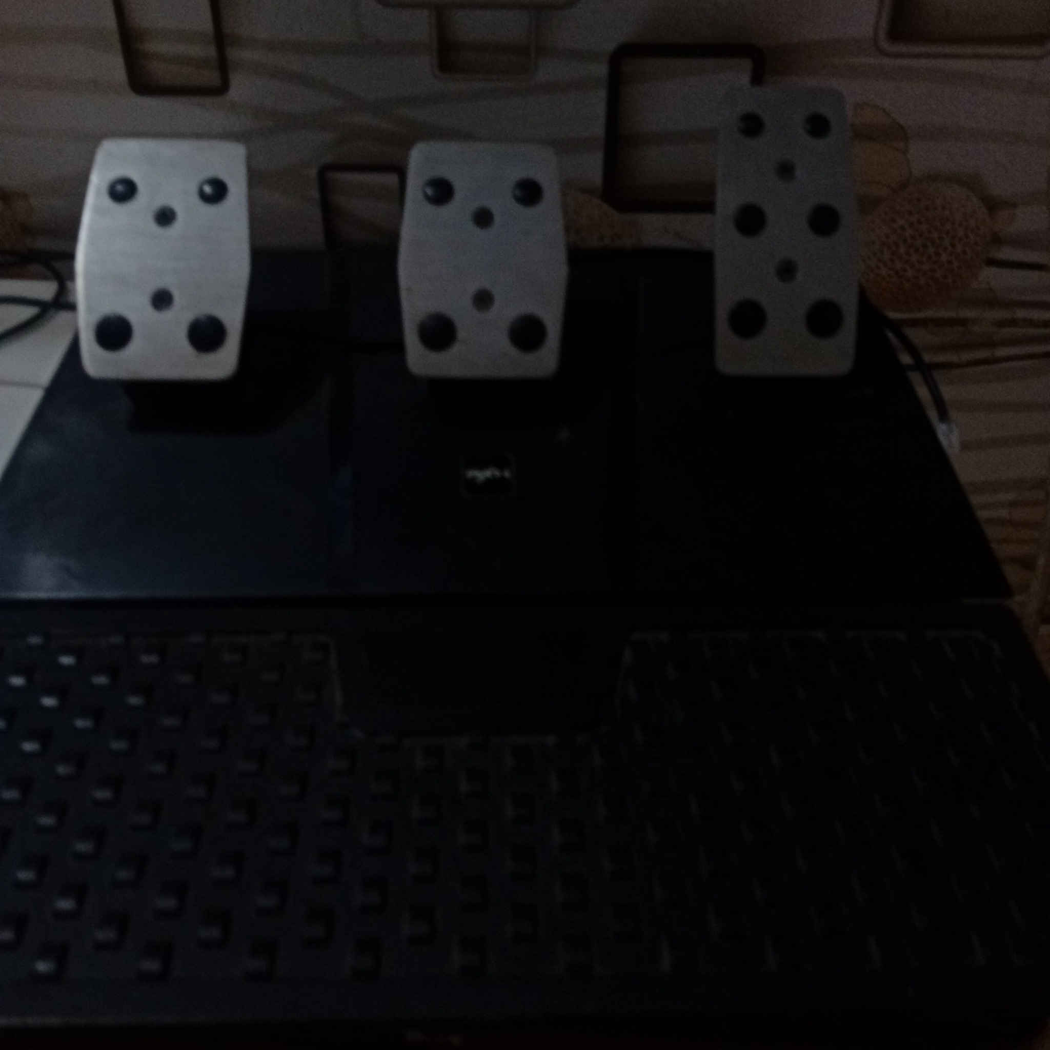 دركسون للبيع يشغل بلي5او4 دركسون نضيف وشغال مشكلته البانزين وحده مكسوره وتصليحه مايكلف 10/15 وعادي تكدر تشغل وتلعب بدون ماتصلحه 
السعر 75قفل مكاني البصره ابو الخصيب محيله 
للستفسار مراسل الرقم ***********
