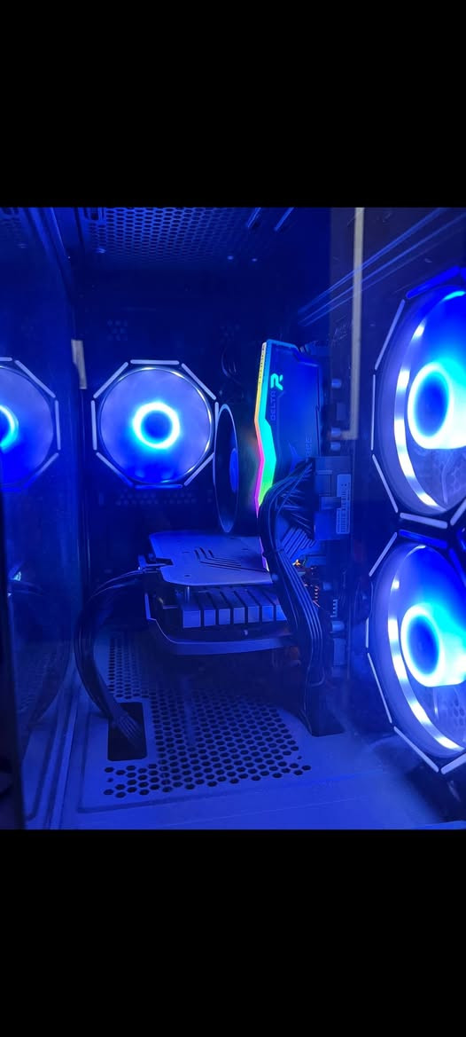 السلام عليكم حاسبة للبيع الحاسبه مستخدمه قليل المواصفات:

Ryzen 5 5500
RTX 4060 8GB
RAM 16
M.2             500GB
HDD.          1000GB
Power 500w
كيس زجاجي صغير شكل مربع

السعر 800 الف فقط الكيس

الشاشة: مقوسهGameMax مثل ما موضح بالصوره 27 انش
سعر الشاشة 150 الف

UBS maXma 1500w: استخدام قليل 3 منافذ السعر 65 الف

ماوس: لوجتك G502 hero السعر 40 الف+ مايك لوجتك Yeti Orb mic السعر 65 الف 

كيبورد redragon+سماعه محيطي هديه مع الحاسبة 

رقمي للاستفسار ***********
مكان الحاسبة :المنصور
 متوفر توصيل لجميع المحافظات
