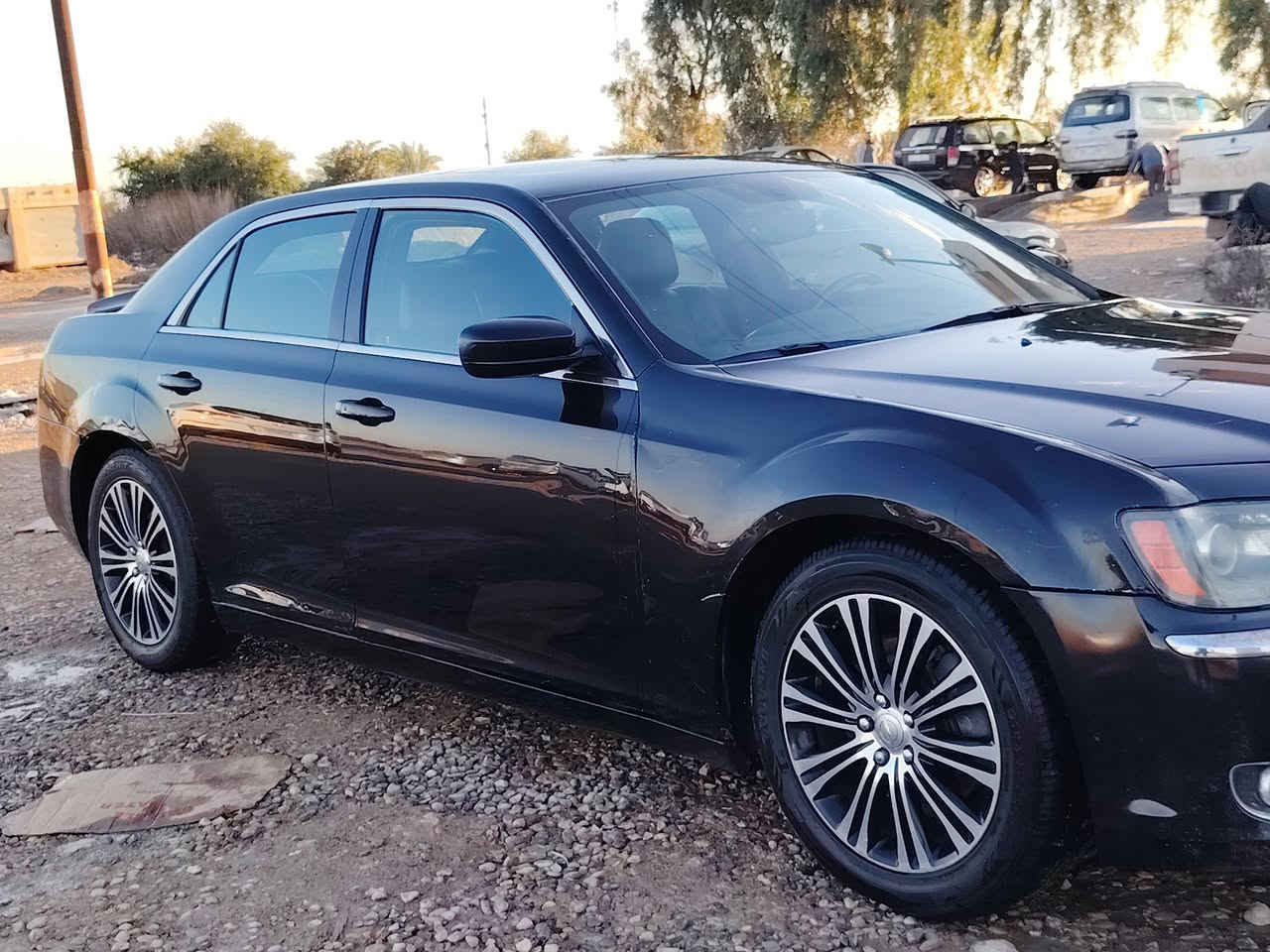 السلام عليكم وباما البيع موصفات s سياره طابه كلين بس بل العراق بيه جاملغ أيسر فقط باقي كفاله عامه موديل ٢٠١٤ سياره فول الخير فور ويل ملغي بسمي السعر ١٧٥ وبيه مجال   رقم بغداد  ***********
