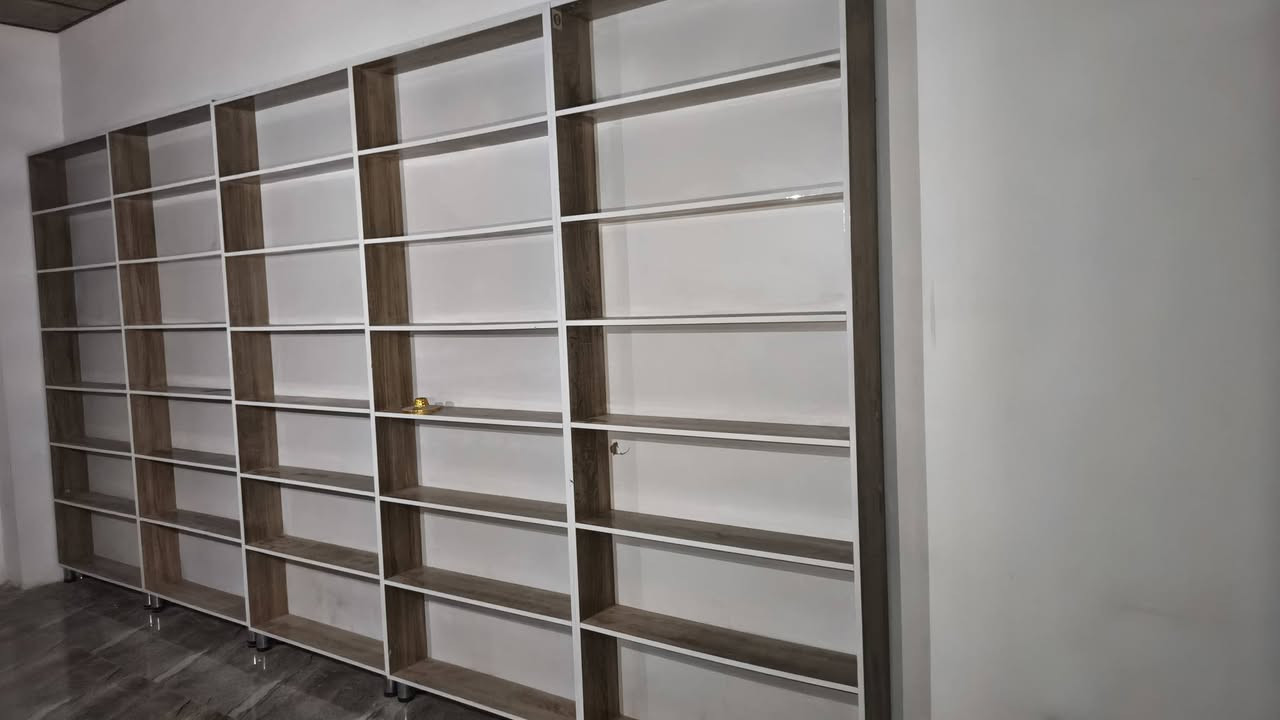السلام عليكم  رفوف محلات التركي الاصلي الرتغاع مترين ونص والعرض متر وربع للاستفسار والتواصل ***********واتساب 
ملاحضه كافة الرفوف الجداريه والسفينه الوسطيه
