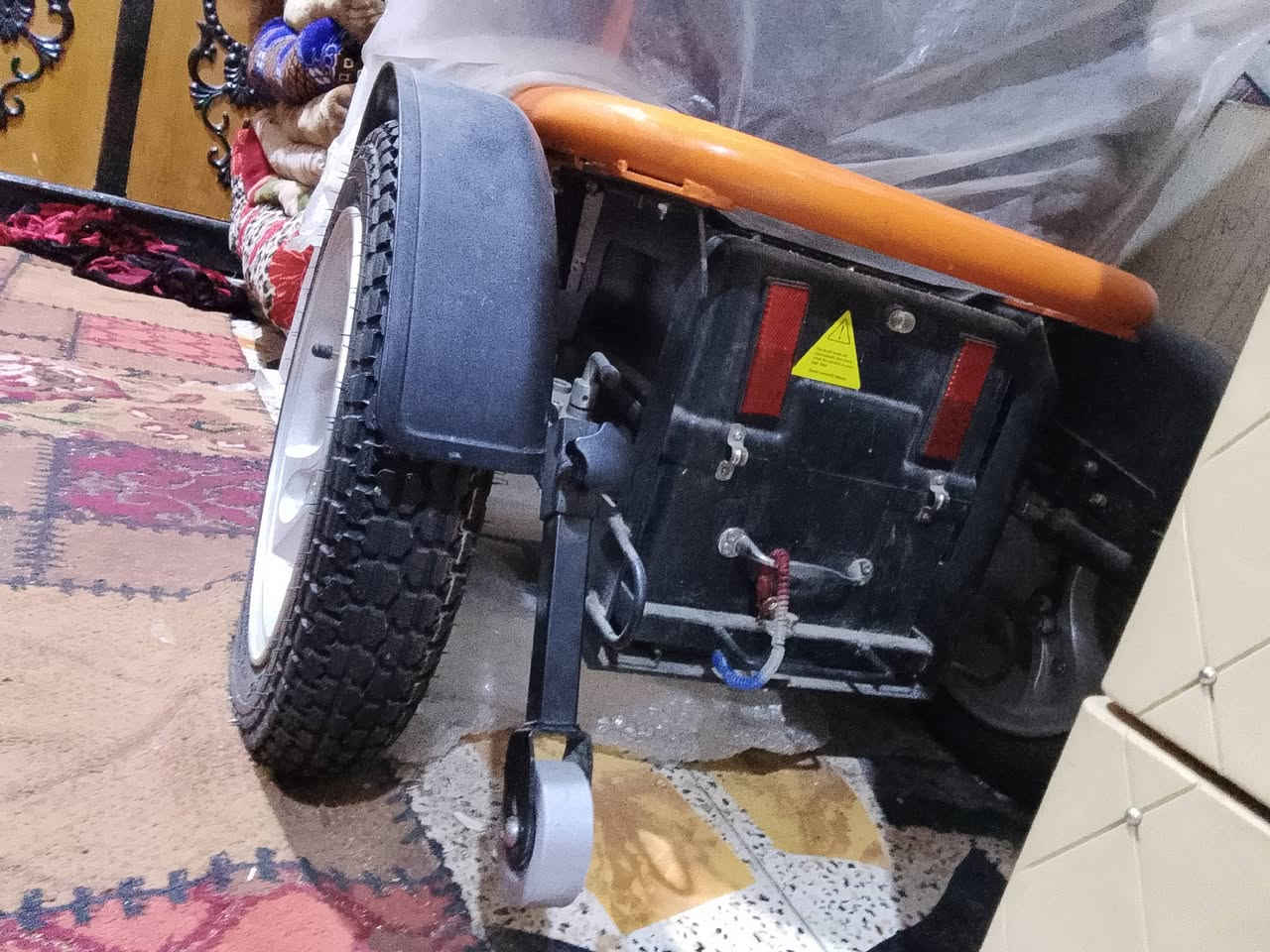 كرسي متحرك البيع ما مستعمل بطاريتين 24فولت مكان ناصريه خلف جامعت ذيقار الرقم *********** السعر520 وبيها محال
