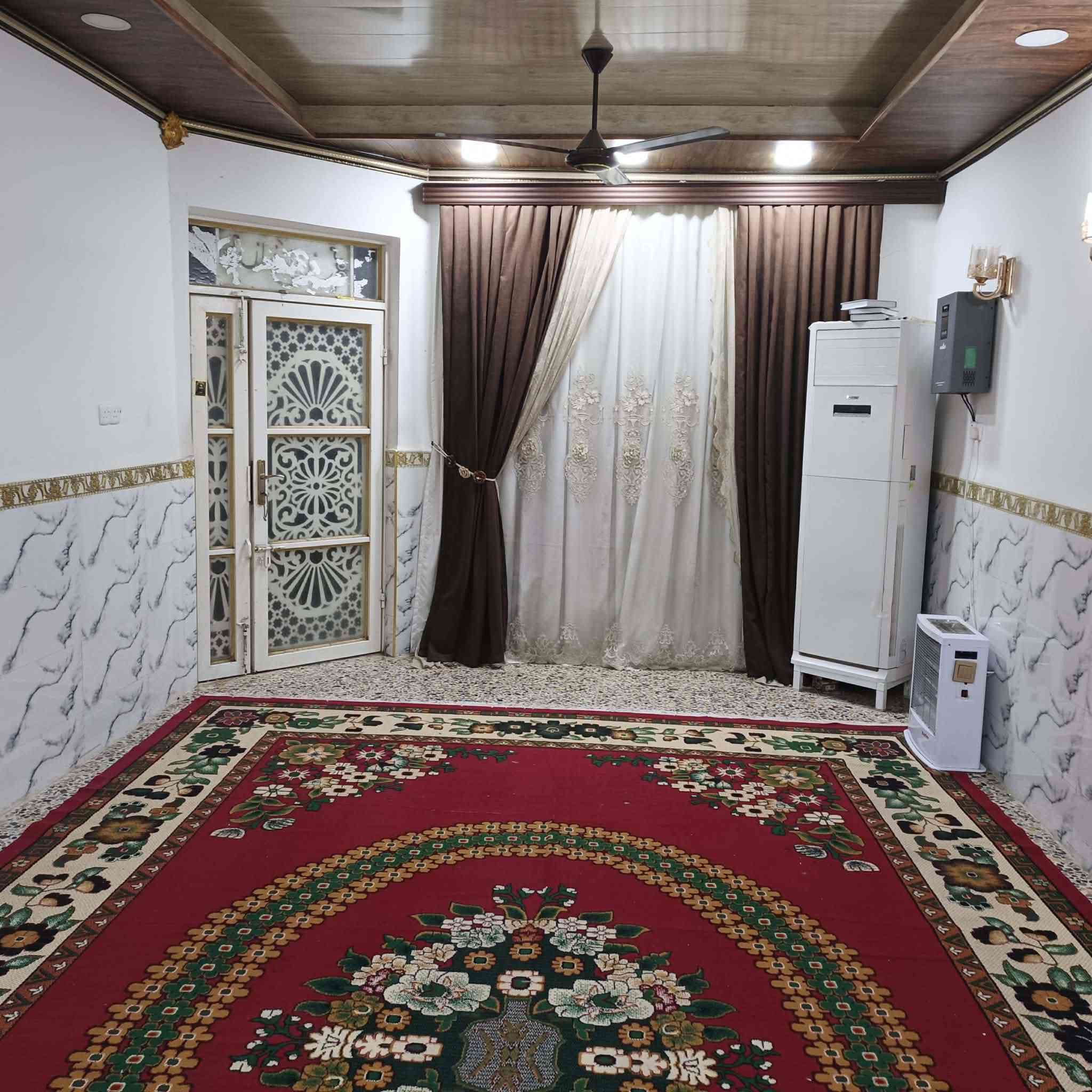 السلام عليكم للبيع بيت طابوا صرف مساحة ١٥٠ غرفة واحده الموقع حي الشهداء نهاية السايدين للتواصل على الرقم : ***********
