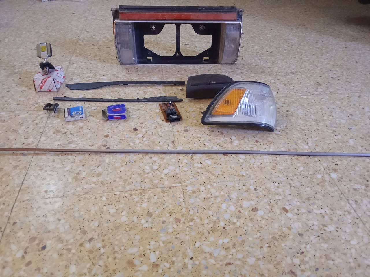 غراض سياره سوبر هارتوب 90و ما فوق لبيع 
***********
