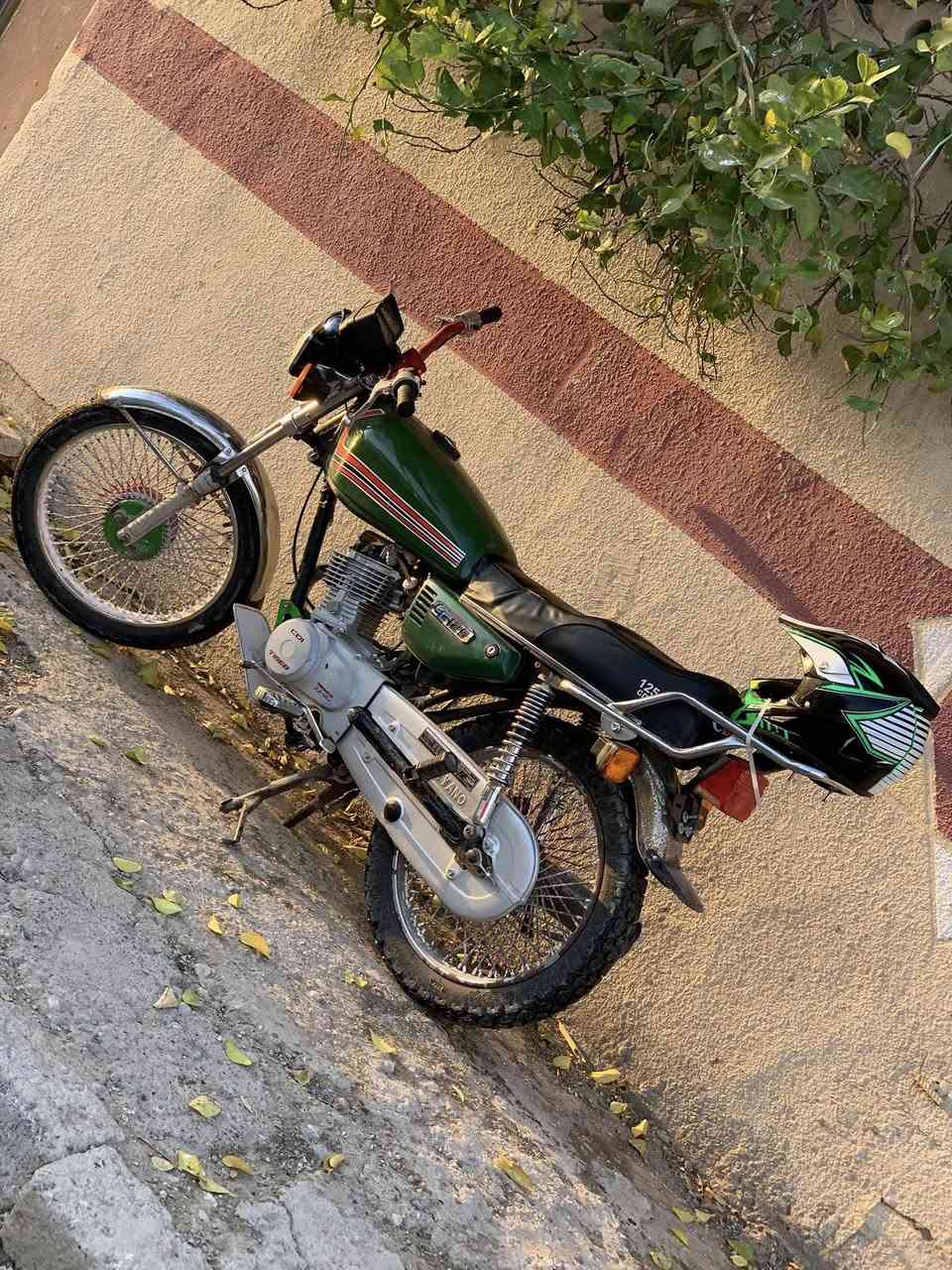 دراجه البيع موديل 18باب اول محرك مبدل كلج ونفيلس وباقي المحرك مامفتوح السعر 450وبي مجال التواصل عل رقم ***********
