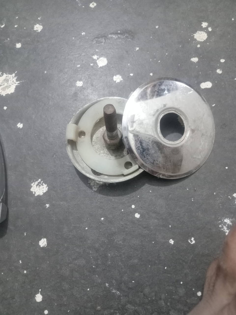 السلام عليكم عندي صطاب اصليه ودركه اصليه دلكسي السعر ١٧٥ وبي مجال وهذا رقمي *********** وبي اتساب مكاني بغداد الحرية السلام بشارع ٣٠

