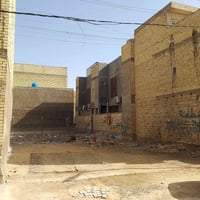 سلام وعليكم قطعه ارض للبيع 100متر مربعه اواجه10والنزال10  بوري ماء موج...