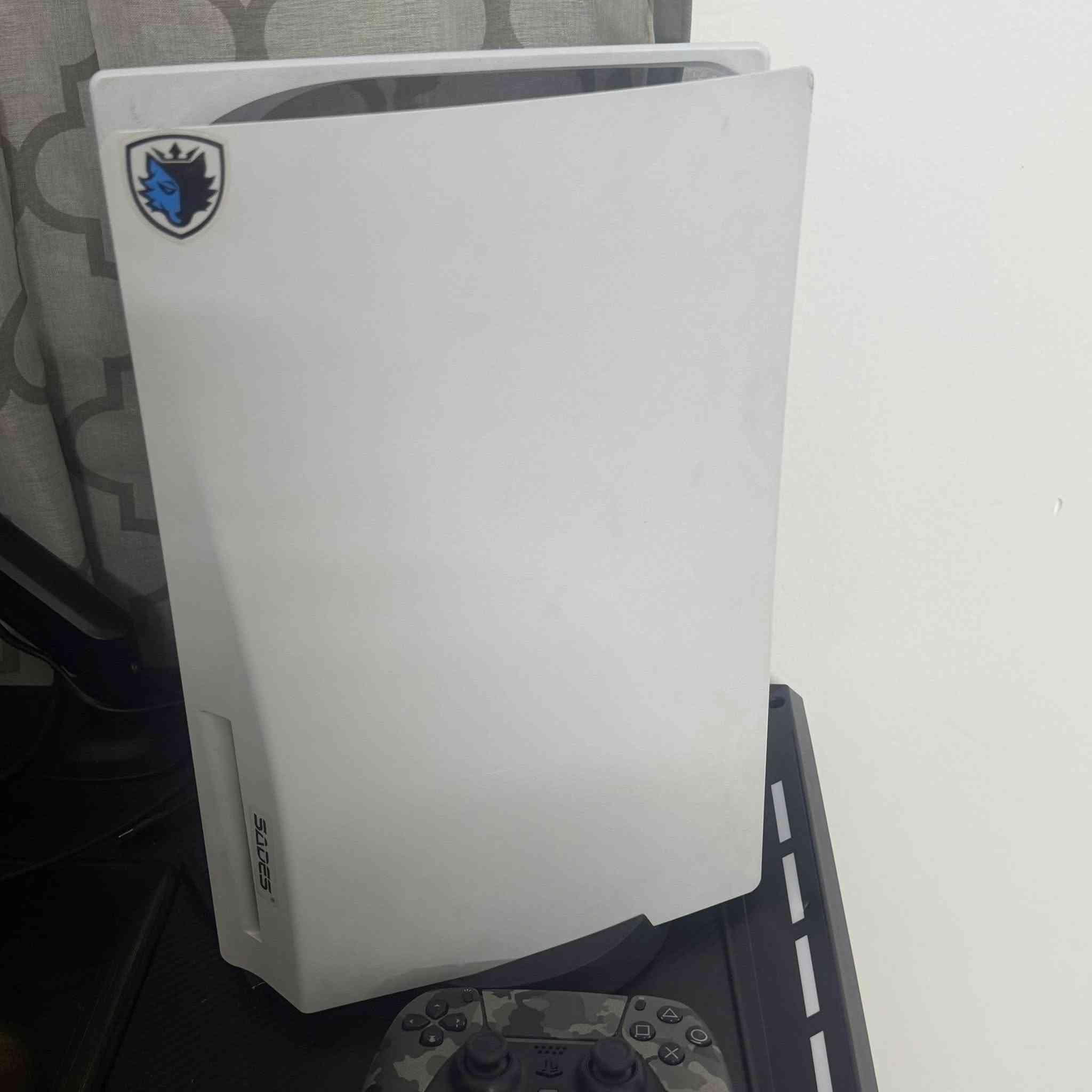 بلي  للبيع 650
نظيف جدآ مع الجوستك 2 وكيبورد
مكاني  جكوك


**إذا كنت صاحب هذا الإعلان وتريد حذفه لأي سبب، رجاءا أرسل رسالة إلى الدعم الفني**