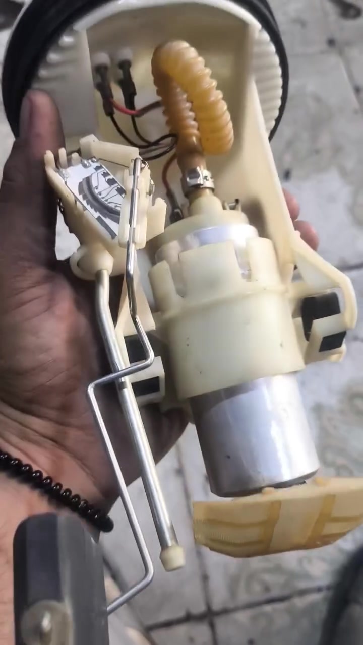 غراض بي ام للبيع  تخم ويل وعبوه كامله هيه وطوافته مال حاويه وعينه عداد 260 مال حاويه شرط هيه وفيشه المكان البصره ***********
