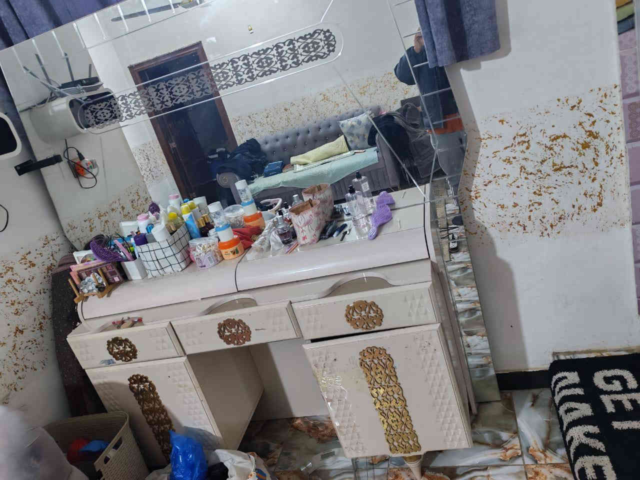 سلام عليكم اخوان غرفه نوم للبيع  تركي 7قطع  
استفسار  اتصل بل رقم +964 782 171 8897
