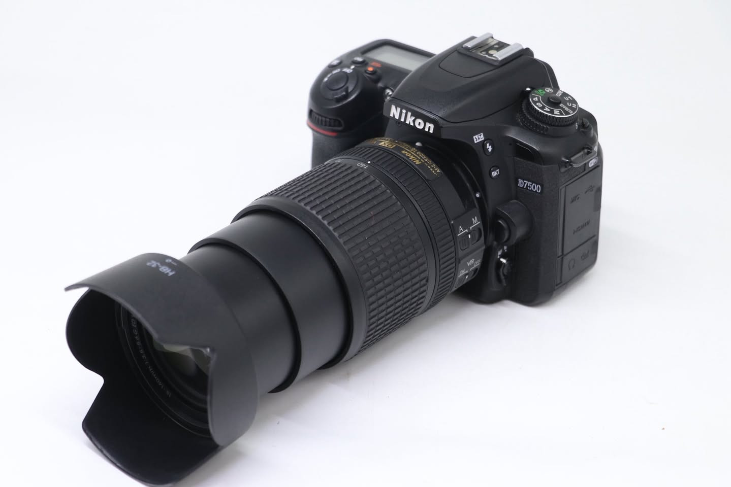 كأمره نيكون  (💣 ✨7500D 📸💣) نضافه 99/100 كامل ملحقات
تصوير دقه 4k حقيقي غنيه عن التعريف 📸
1- رام 32✅
2- حقيبه✅
3- حزام كتف✅
4- شاحنه اصليه ✅
5 بطاريه اصليه ✅ 
6- توصاله نقل صور ✅
يوجد توصيل كل العراق 🚚 السعر (⬅️خاص ➡️) 
 ***********
